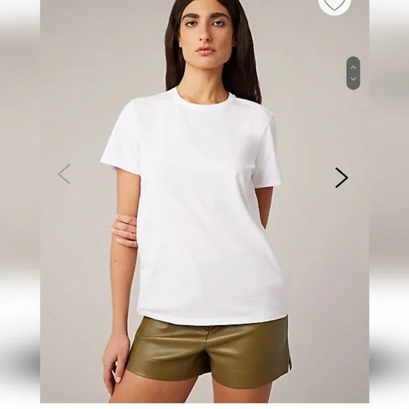 👕 2/$20 United colors of Benetton Tee - Picture 1 of 3
